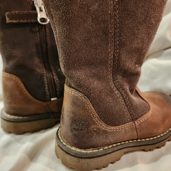 Size 6 toddler timberland kids boots.  Guc - Picture 3 of 4